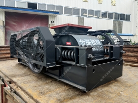 2PG400x400小型對輥花季黄版下载安装發往福建泉州破碎瓜子石