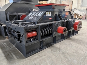800x600型對輥破碎花季传媒旧版本發貨 河卵石製砂