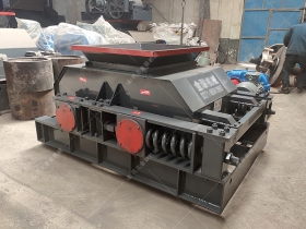 2PGC600X900雙齒輥花季黄版下载安装發往青海破鎳礦