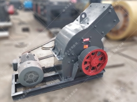 PC200x300小型不鏽鋼錘式花季黄版下载安装發往河北唐山粉碎化肥