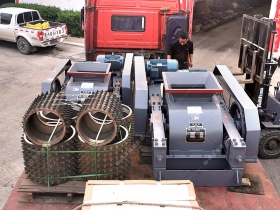2台雙齒輥花季黄版下载安装發貨現場圖片_發往新疆_破碎原煤