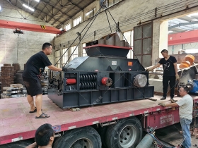 1208型半自動對輥花季黄版下载安装發貨 破碎石英石